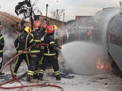 آتش سوزی تانکر سوخت در جایگاه سوخت بدون خسارت جانی مهار شد 